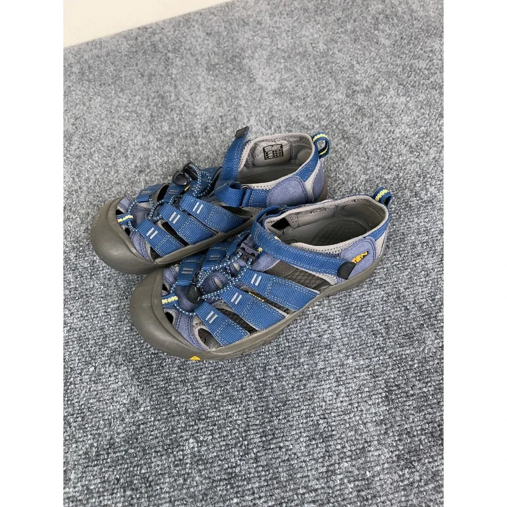 KEEN Boy's Newport Closed Toe Leather‎ Sandals Size 5 US Blue Outdoor Hiking EUC